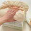 Khăn trải giường họa tiết hoa VN Polyester; Kích thước: Giường đơn, Giường siêu đơn, Giường lớn, Giường King, Giường siêu King; Bao gồm Vỏ nệm (Cadar) và Vỏ gối.