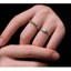 Nhẫn nữ cá tính từ gỗ đàn hương và zircon, họa tiết cổ điển La Mã với rãnh hoa