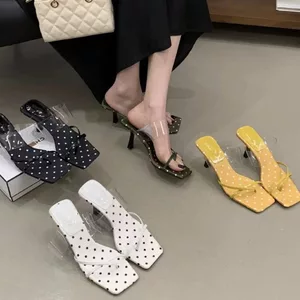 TT 2026 Mùa Hè Mới Flip-Flops Nữ Chấm Bi Trong Suốt Dày Gót Vuông Ngón Chân Cao Gót Dép Dép