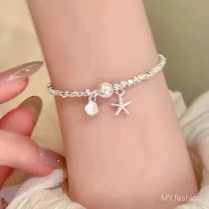 Vòng tay nữ bạc hình sao biển với ngọc trai trang trí - Thiết kế quyến rũ