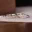 Nhẫn nữ cá tính từ gỗ đàn hương và zircon, họa tiết cổ điển La Mã với rãnh hoa