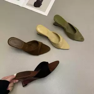 TT Tính Khí Tăng Mũi Nhọn Dày Gót Lật-Flops Nữ 2026 Mùa Hè Nêm Gót Giày Sandal S