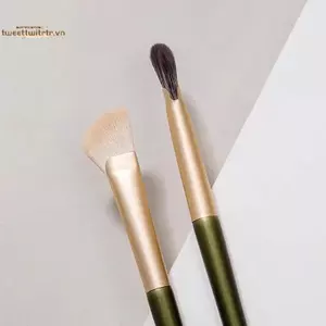 Bàn chải trang điểm đường viền góc phẳng TRTR, Bàn chải bóng mũi hình nửa quạt, Dụng cụ trang điểm má hồng cao mềm chuyên nghiệp VN