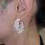 Bông tai lá zircon pha lê tinh tế và sang trọng, phù hợp làm quà tặng hoặc sử dụng trong tiệc cưới