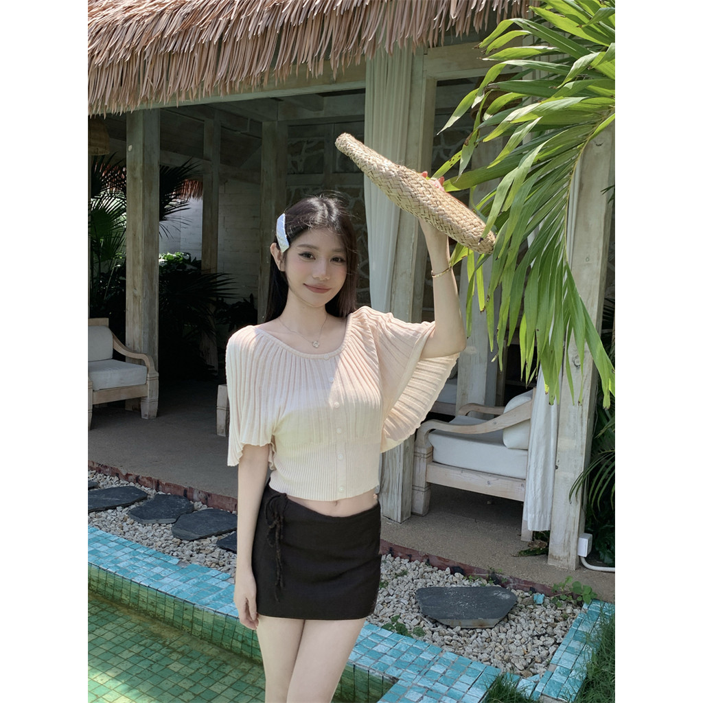 SUXI Áo thun nữ ngắn tay cổ chữ U màu trơn nhẹ nhàng, phù hợp mùa hè 260428