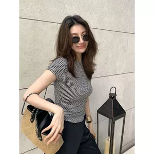 Áo thun ngắn tay lệch vai phong cách hot girl Hàn Quốc, phù hợp mùa hè