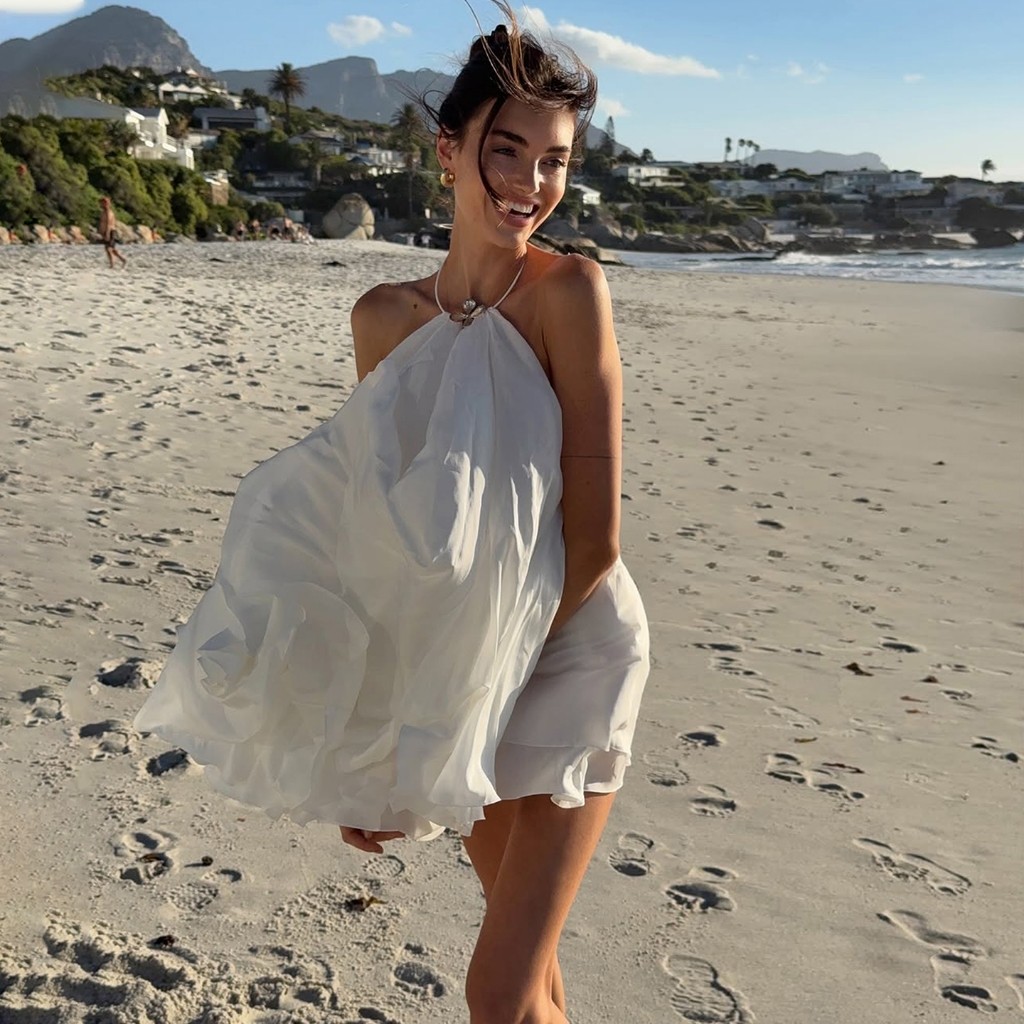 Cutenew Ruched Thanh Lịch Mini Đầm Nữ Nhẫn Kim Loại Dây Tắt Vai Backless Kỳ Nghỉ Bãi Biển Đảng Y2K Phong Cách Thời Trang Bodycon