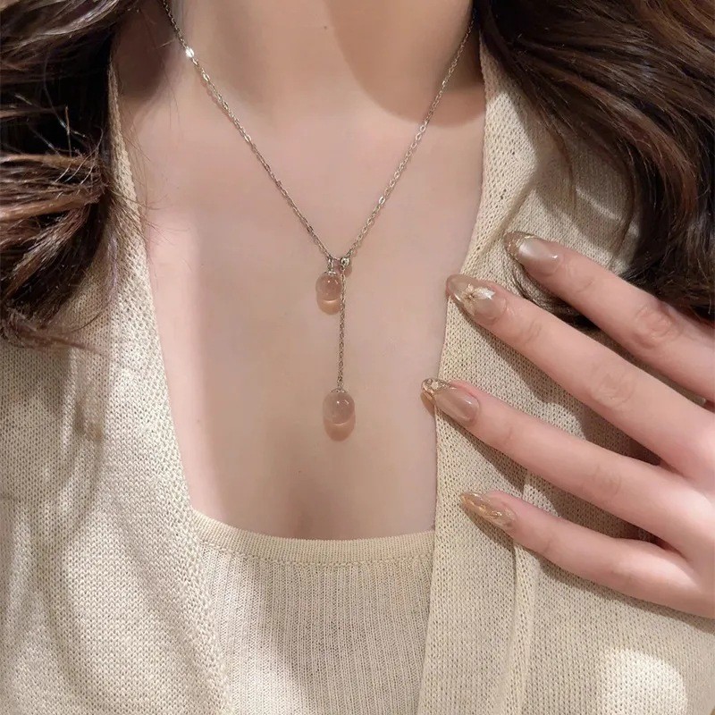 Thời trang khí chất băng trong suốt pha lê trắng hình học hình cầu Vòng cổ nữ cá tính và đa năng