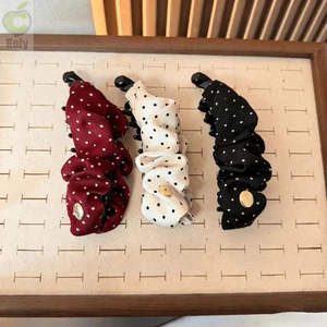 Kẹp chuối ROLY phong cách Hàn Quốc với xếp li chấm satin, thêm khối lượng cho tóc