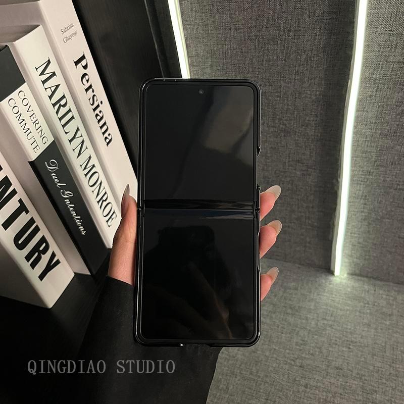 Thích hợp cho Samsung Galaxy ZFlip7 Z Flip6 Vỏ điện thoại mạ điện xếp li màu đen gấp vỏ cứng có cho Z Flip 7 6 5 4 3 5G vỏ bảo vệ