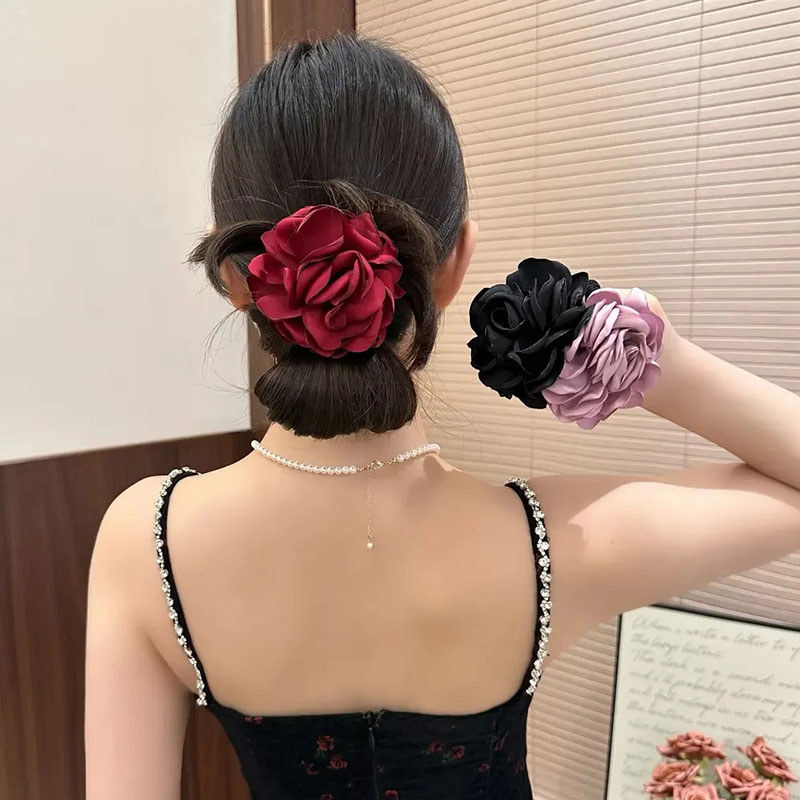 Băng đô hoa hồng ba chiều, phụ kiện tóc đơn giản cho ngày lễ