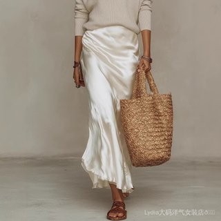 Ưu đãi đặc biệt: Quần áo nữ cỡ lớn chất lượng cao và bộ váy satin hai món, phù hợp cho các chuyến đi lịch sự.