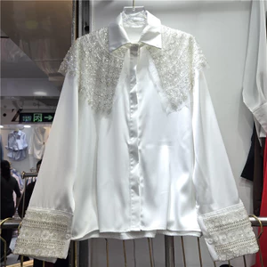 Những chiếc áo sơ mi thiết kế vớisequin đính hạt, mang đậm phong cách thời trang sang trọng và trendy.