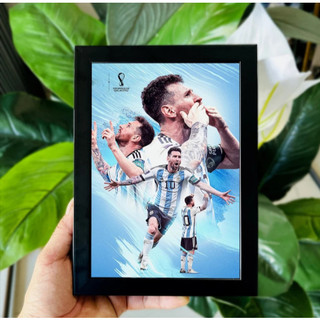 Tranh Poster Để Bàn Cầu Thủ Bóng Đá Lionel Messi (M10) tráng gương đóng khung