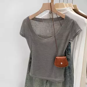 Áo thun nữ phong cách Hàn Quốc, cổ chữ U rộng, form slim fit, màu sắc đơn giản sang trọng, phù hợp mùa hè
