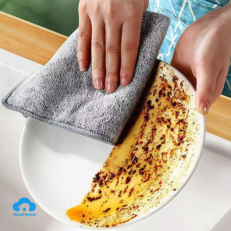 Khăn lau nhà bếp bằng sợi than tre mềm mại, dày dặn, thấm hút tốt.