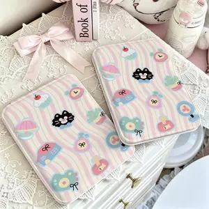 Gương gấp bánh ngọt và họa tiết vui nhộn nền hồng nhạt