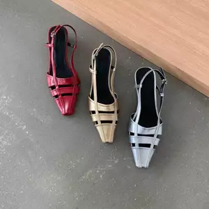 TT Rỗng Dày Gót Giày Sandal Nữ 2026 Phong Cách Mới Bạc Mũi Vuông Lưng Rỗng Giày Đơn