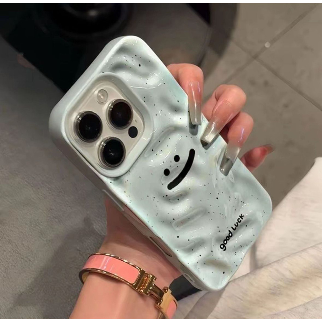 Vỏ bảo vệ điện thoại mặt cười may mắn vân thiên thạch nếp gấp tương thích iPhone 17,