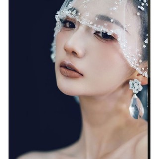 Cặp bông tai cô dâu sang trọng, nhẹ nhàng - Xu hướng thời trang cưới mới nhất