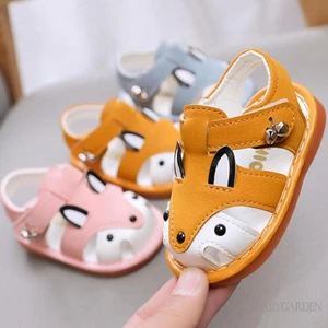 Xăng đan Mùa Hè Cho Bé Mũi Kín Thoáng Khí Ngoài Trời Động Vật Squeaky Giày Da PU
