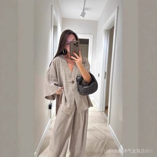 [Giảm giá trong thời gian có hạn] Seckill Quần áo nữ chất lượng cao thời trang cỡ lớn 26 Bộ đồ nữ cổ chữ V Một nút dáng rộng Quần dài tay cạp cao hai mảnh Phong cách kỳ nghỉ phong cách cổ điển