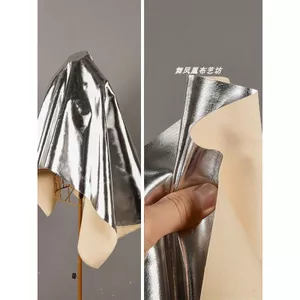 Phim Bạc Sáng Da PU Vải Mịn Đường Cứng Phản Quang Chống Thấm Nước Nền Mềm Quần Áo Vải 4.24