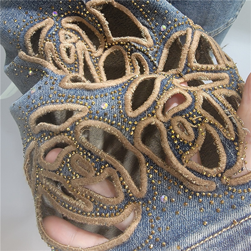 Thời Trang Cao Cấp Denim Năm Điểm Quần 2026 Nữ Mùa Hè Phong Cách Mới Ôm Hơn Nhìn Rời Rỗng Hoa Thêu Quần Ống Thẳng