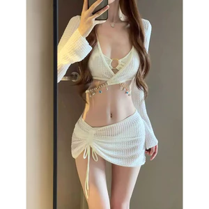 Bikini Nữ 3 Mảnh Màu Trắng Phối Charm Lấp Lánh Kèm Áo Khoác Lưới Và Váy Rút Dây Quyến Rũ Đi Biển Hồ Bơi Sang Chảnh
