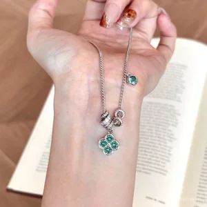 Ánh Sáng Pháp Sang Trọng Retro Cảm Giác Cao Cấp Paraiba Passepartout Vòng Cổ Bốn Lá Kim Cương-Study Tất Cả Trận Đấu Sang Trọng Cla
