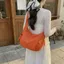 Túi đeo vai kẻ sọc phù hợp với mọi trận đấu Dung tích lớn Nhẹ Phong cách mới Bánh bao thời trang Túi đeo vai thể thao đi lại thông thường