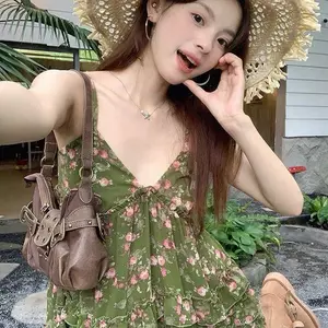 Mùa hè 2026 Phong cách mới Pure Desire Phong cách thiết kế phong cách Cảm giác cổ chữ V Hoa nhiều lớp Bánh yếm sang trọng hàng đầu dành cho nữ
