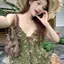 Mùa hè 2026 Phong cách mới Pure Desire Phong cách thiết kế phong cách Cảm giác cổ chữ V Hoa nhiều lớp Bánh yếm sang trọng hàng đầu dành cho nữ