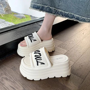 Dép Nữ ins Siêu Nóng Mùa Hè Phong Cách Mới Mặc Ngoài Nhỏ 8cm Đế Dày Tăng Chiều Cao Bánh Xốp Velcro Flip-Flops