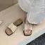 TT Mũi Vuông Xếp Ly Flip-Flops Nữ Mùa Hè 2026 Phong Cách Mới Nêm Gót Đế Dày Dép Đi Biển Phù Hợp Với