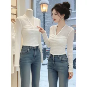 Áo thun dài tay phong cách Pháp, cổ V thanh lịch, form slim fit, phù hợp mùa xuân dành cho nữ.