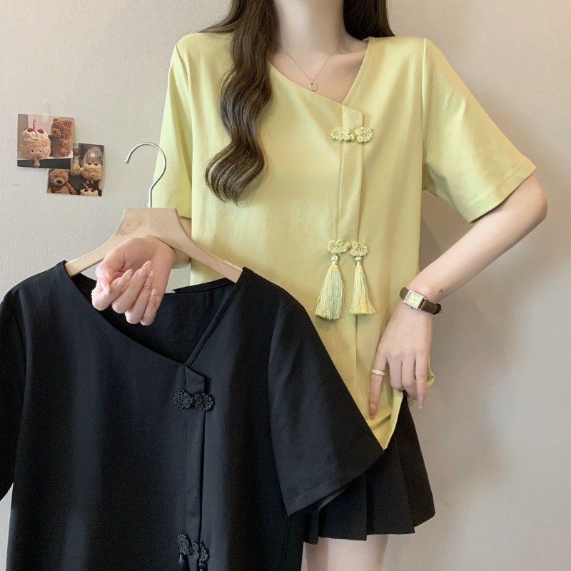 Áo thun ngắn tay phong cách Trung Quốc có cổ nghiêng, thiết kế rộng rãi phù hợp mùa hè, giúp che khuyết điểm.