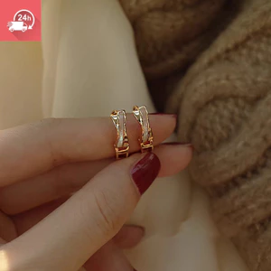 Tính khí thời trang vỏ tự nhiên hình tròn hình học chéo bông tai nữ được cá nhân hóa và đa năng mạ vàng