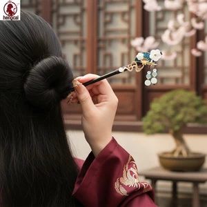 Kẹp tóc đen mун truyền thống phong cách Trung Hoa khắc gỗ, có tua rua, phù hợp với hanfu trong lễ cưới và lễ hội