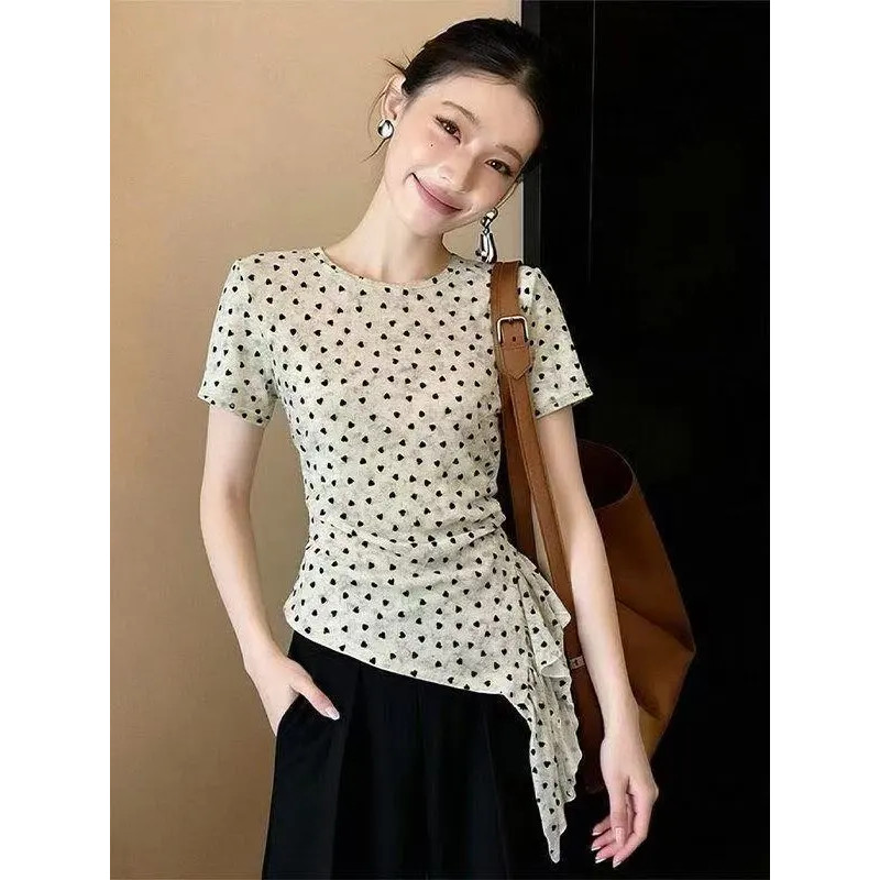 Áo thun nữ không đều tình yêu in hình tay ngắn phong cách mới Slim