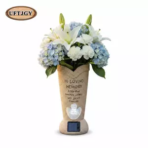 Bình tưởng niệm ngoài trời Ngôi mộ thiên thần Giá đỡ hoa Chống thời tiết Đèn năng lượng mặt trời Nhựa tổng hợp để trang trí nghĩa trang