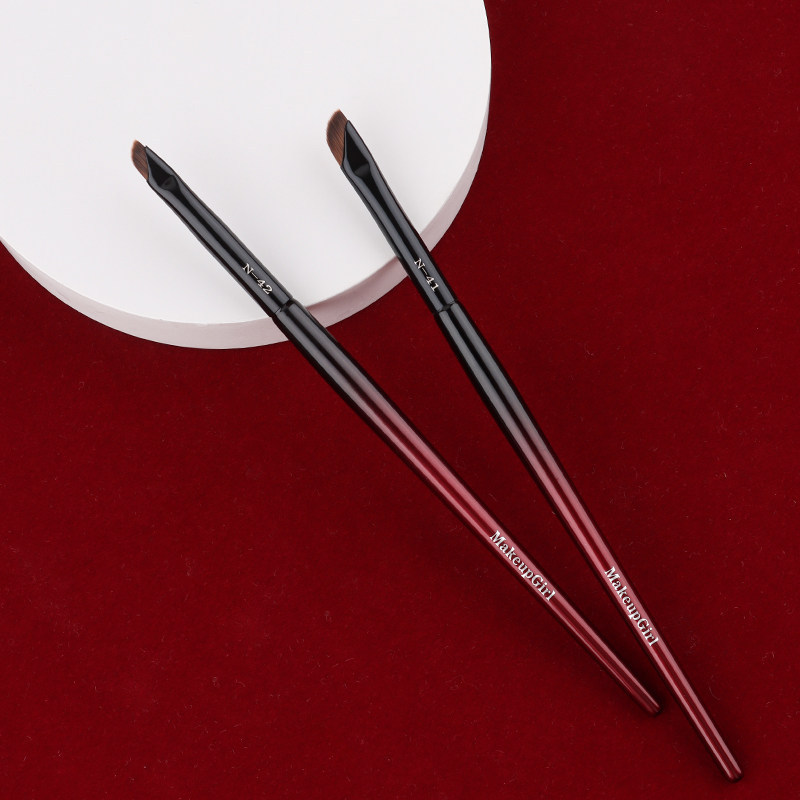 Charm Girl Zhu Glaze N41 / N42 Cọ kẻ mắt hình liềm Kích thước nhỏ Mí mắt xuống nằm Silkworm Brush Bàn chải trang điểm lưỡi côn