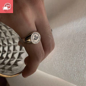 Nhẫn nữ thiết kế họa tiết sao thổ màu vàng trắng, phong cách cá tính