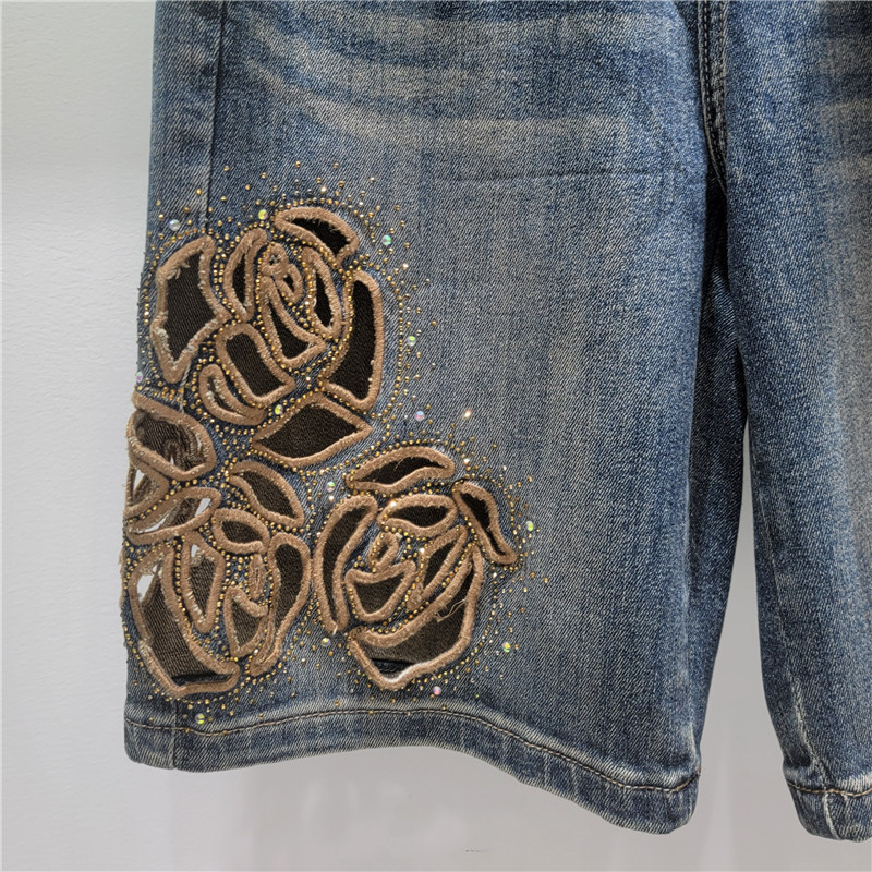 Thời Trang Cao Cấp Denim Năm Điểm Quần 2026 Nữ Mùa Hè Phong Cách Mới Ôm Hơn Nhìn Rời Rỗng Hoa Thêu Quần Ống Thẳng