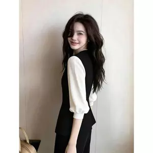 Mùa xuân thu 2026 Plus Size Quần áo nữ nhẹ nhàng Tính khí sang trọng Áo sơ mi khâu cổ chữ V cao cấp sang trọng đẹp thanh lịch hàng đầu dành cho nữ