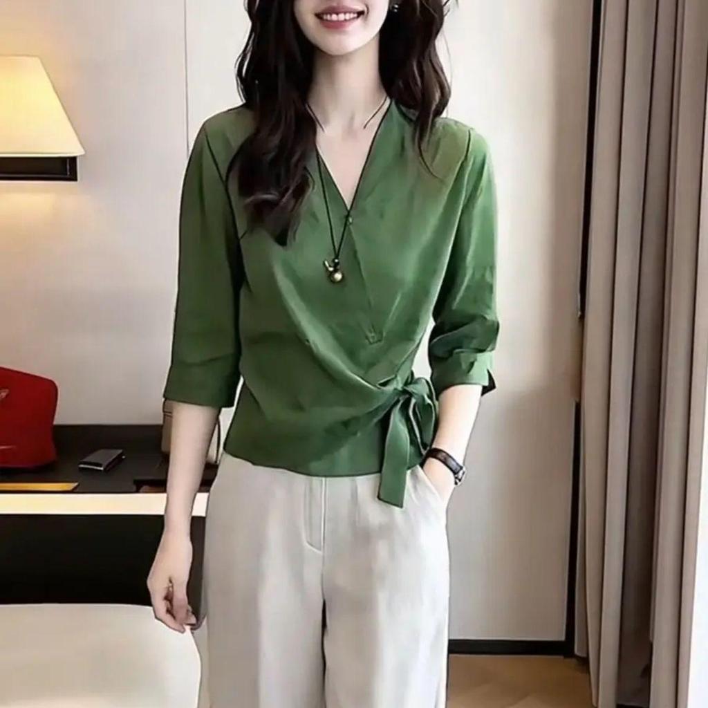 [Hàng mới về] Mùa hè 2026 Tay áo ba phần tư phong cách mới Thời trang phong cách phương Tây Áo sơ mi hẹp cổ chữ V dáng ôm hơn Tem