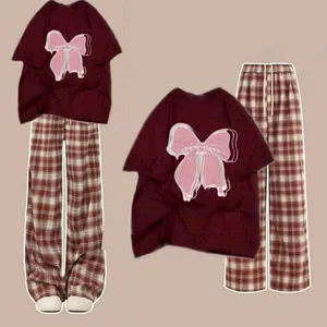 Set đồ kẻ caro đỏ quần dài và áo phông oversized in hình nơ KOLILA- CHANG3158BO.