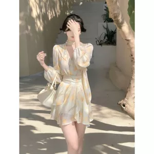 Váy cao cấp họa tiết filigree chống va chạm, sang trọng và nhẹ nhàng, phù hợp mùa xuân