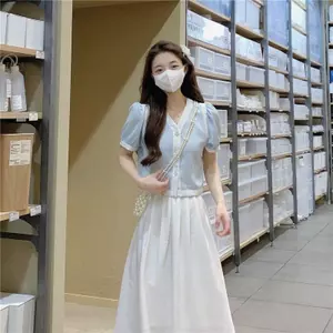 Áo len dệt kim tay phồng cổ chữ V phiên bản Hàn Quốc, màu trắng thanh lịch cho mùa hè