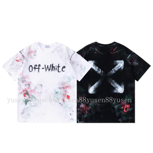 <![CDATA[Áo thun cổ tròn tay ngắn chất liệu cotton nguyên chất với thiết kế in chữ hiện đại]]>